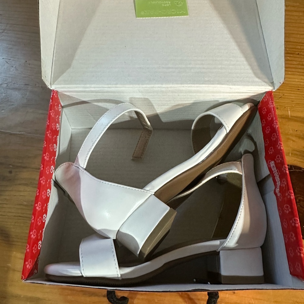 Elegant White kids Sandals - Size 10